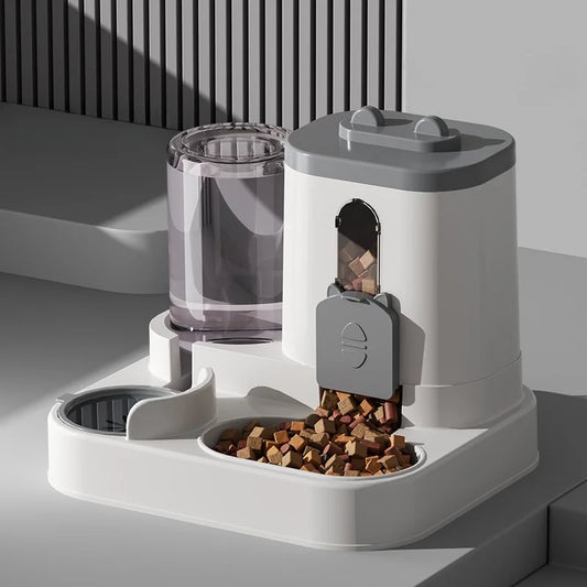 Automatischer Katzenfutternapf mit auslaufsicherem Design